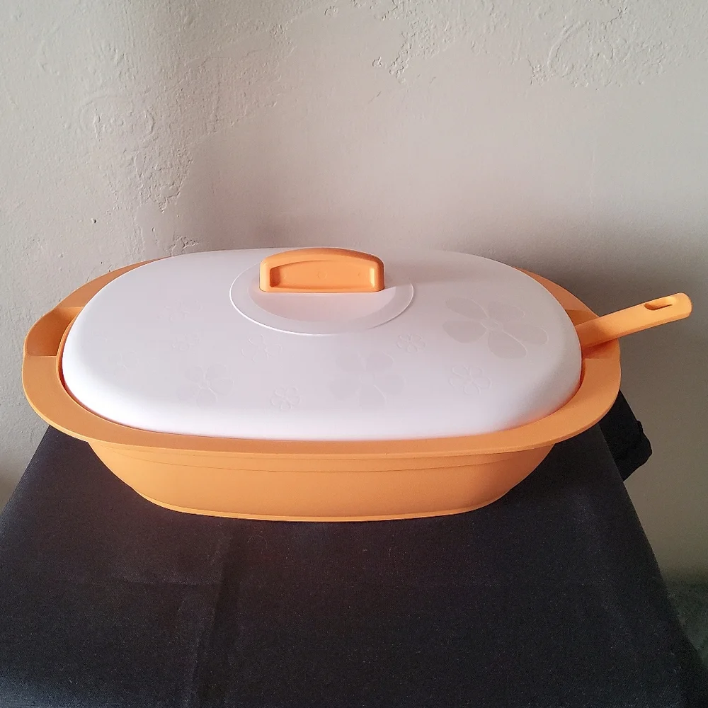 Tupperware Blossom Container - Picture 1 of 2